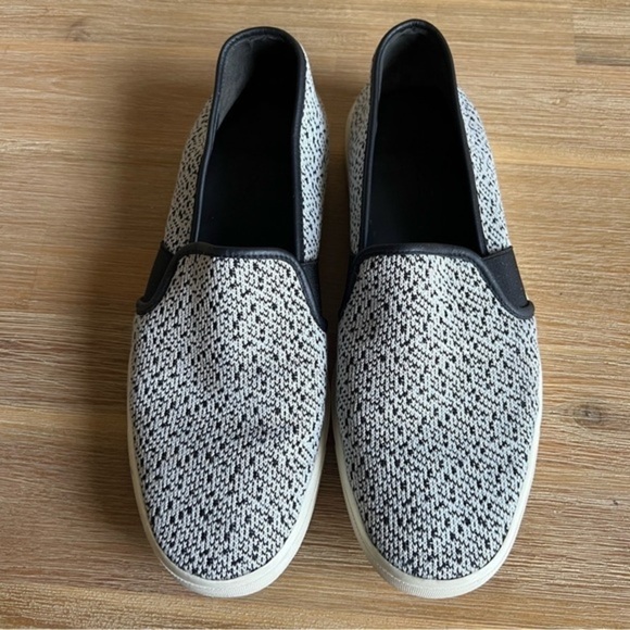 Vince Blair Black and White Slip-On Sneakers with Textured Design - Picture 2 of 10